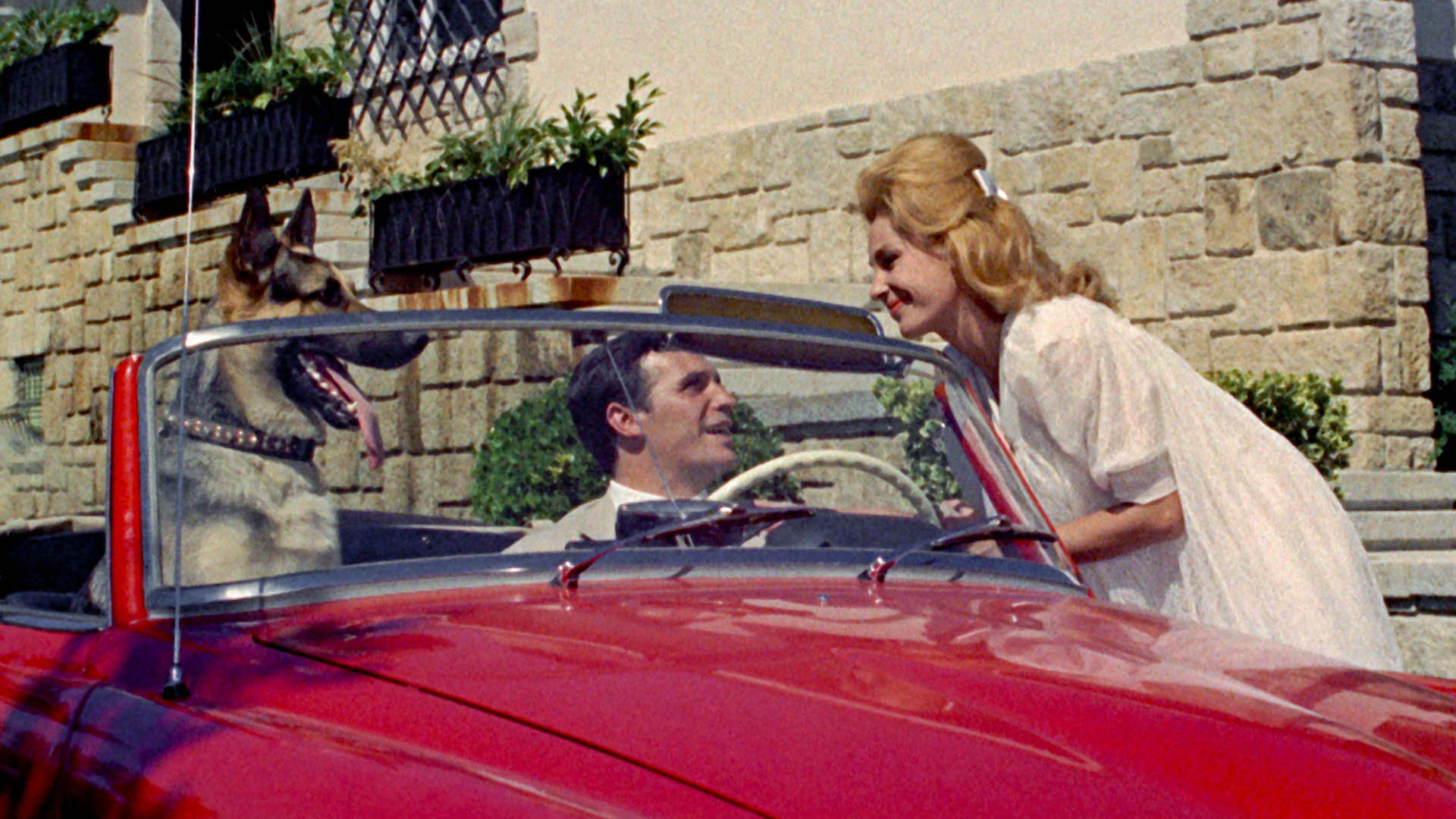 Trío de damas es una comedia española con Paco Rabal y Laura Valenzuela