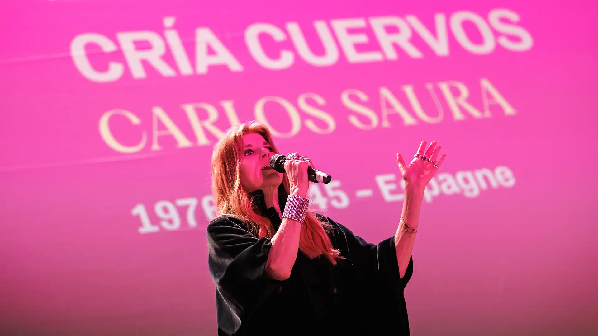 Première Cría cuervos en Cannes